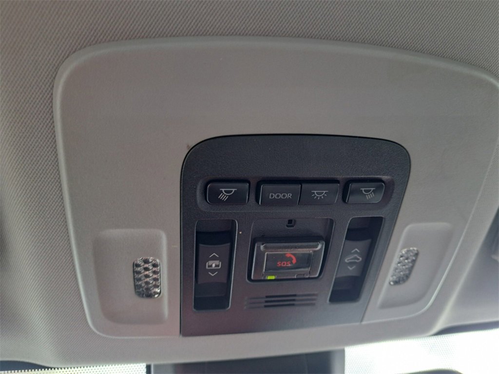 Used 2022 Toyota Camry XSE image 16