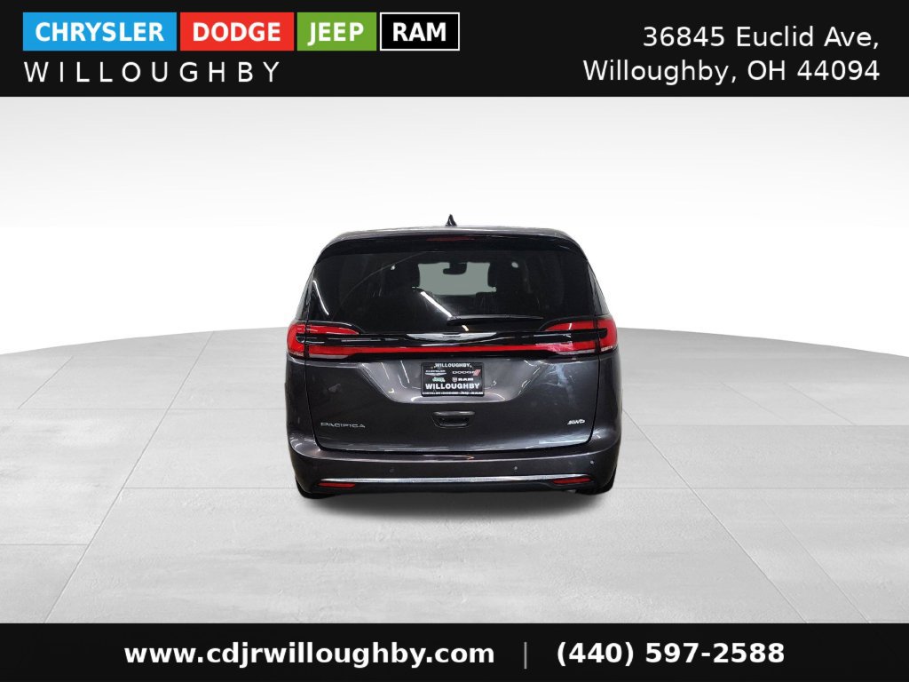 Used 2023 Chrysler Pacifica Touring-L AWD/4WD image 8