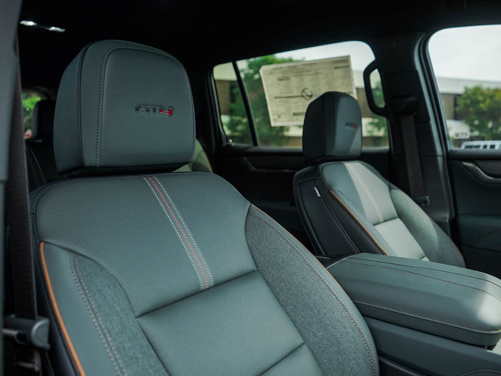 New 2026 GMC Acadia AT4 w/ LPO, Floor Liner Package AWD/4WD image 12