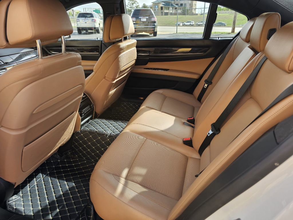 Used 2015 BMW 750Li xDrive image 17