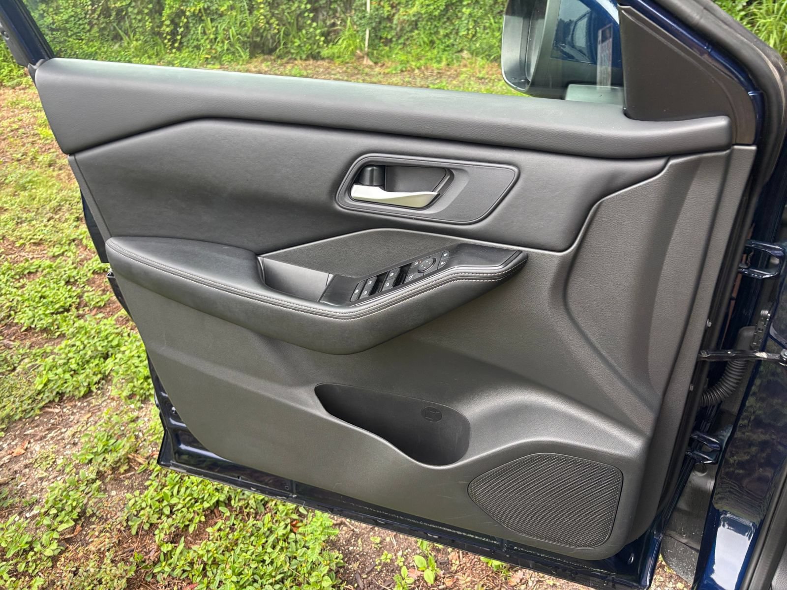 Used 2025 Nissan Rogue SV FWD image 18