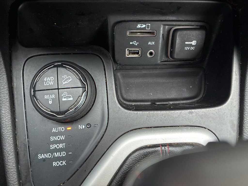 Used 2015 Jeep Cherokee Trailhawk w/ Comfort/Convenience Group image 23