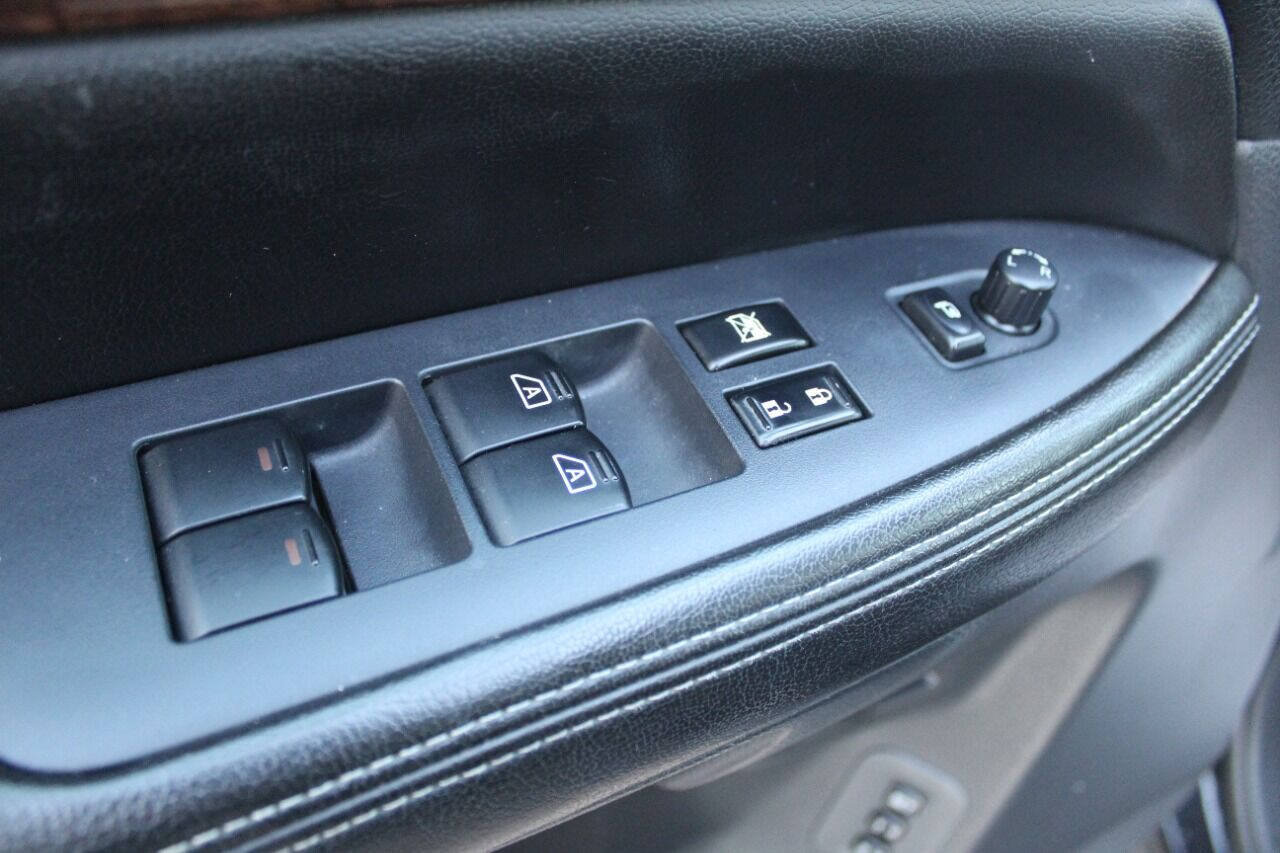 Used 2013 Nissan Armada Platinum AWD/4WD image 24
