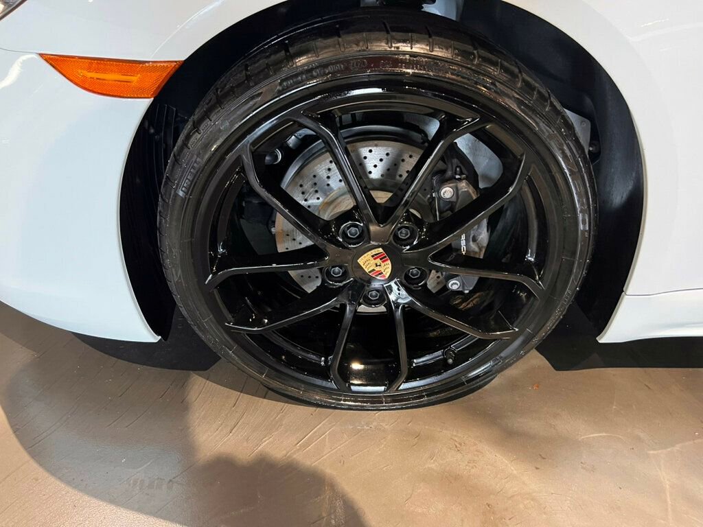 Used 2025 Porsche 718 Cayman w/ Sport Chrono Package image 9