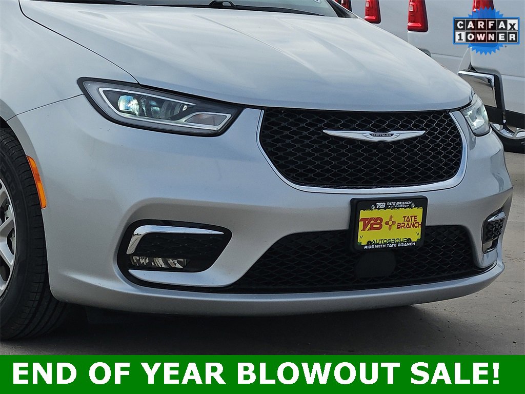 Used 2024 Chrysler Pacifica Touring-L image 7