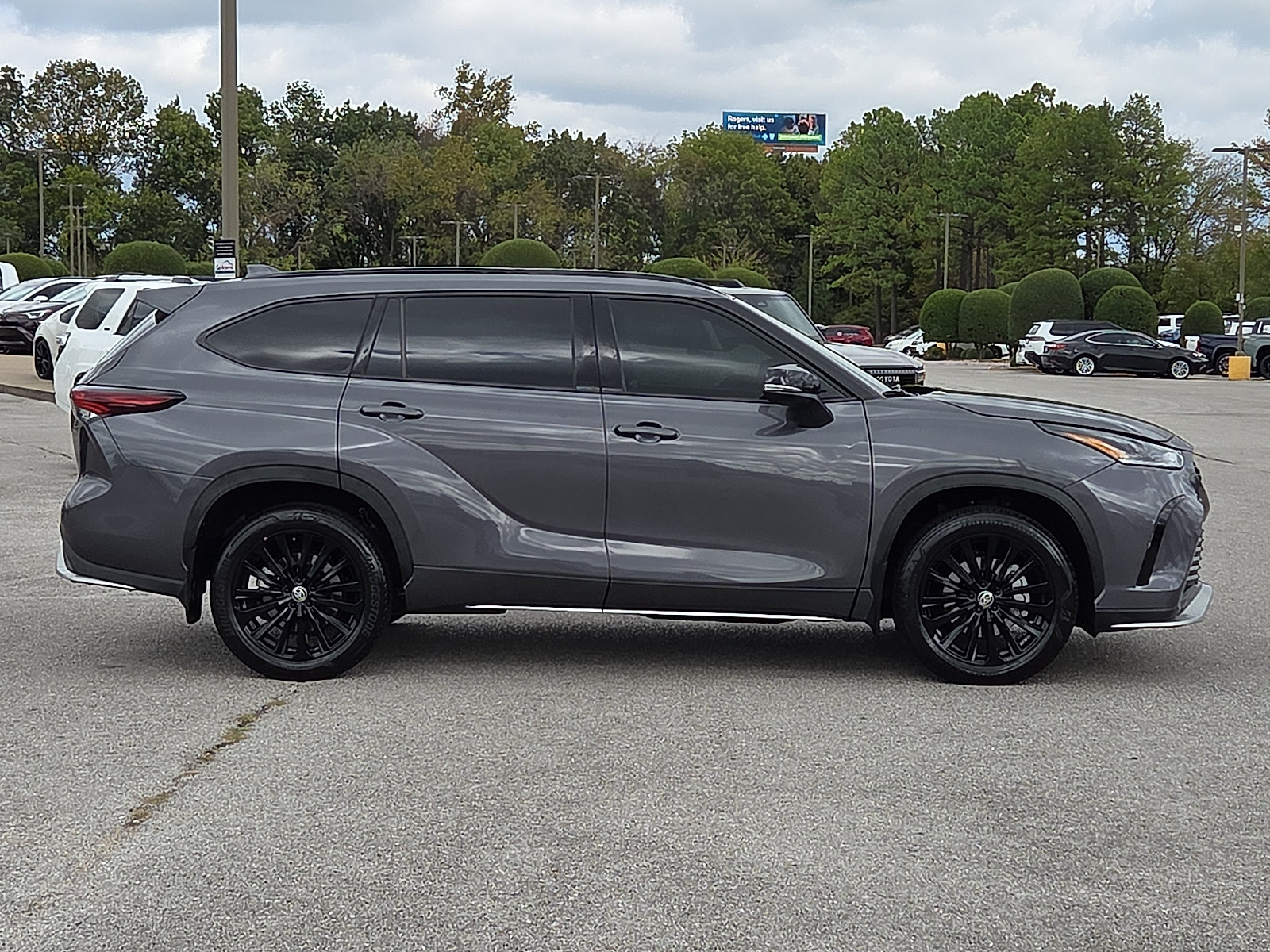 Used 2025 Toyota Highlander XSE AWD/4WD image 6