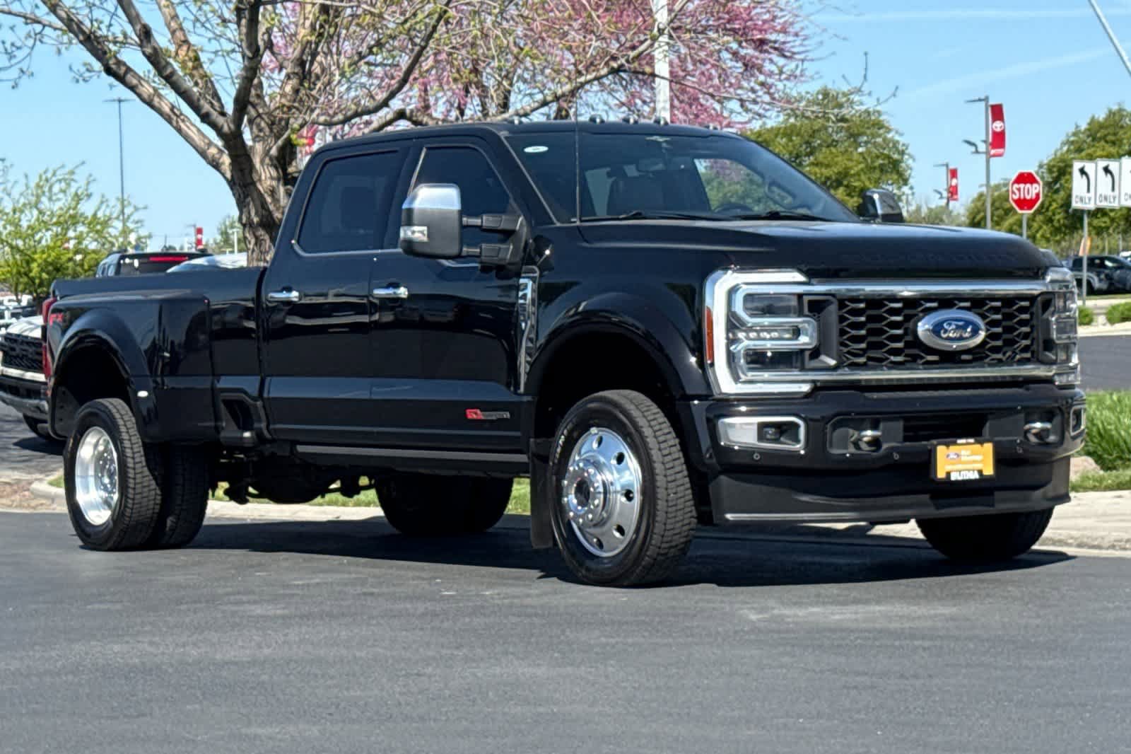 Certified 2023 Ford F450 Platinum w/ FX4 Off-Road Package AWD/4WD image 9