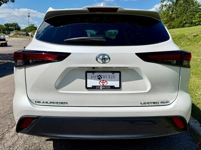 New 2026 Toyota Highlander Limited AWD/4WD image 8