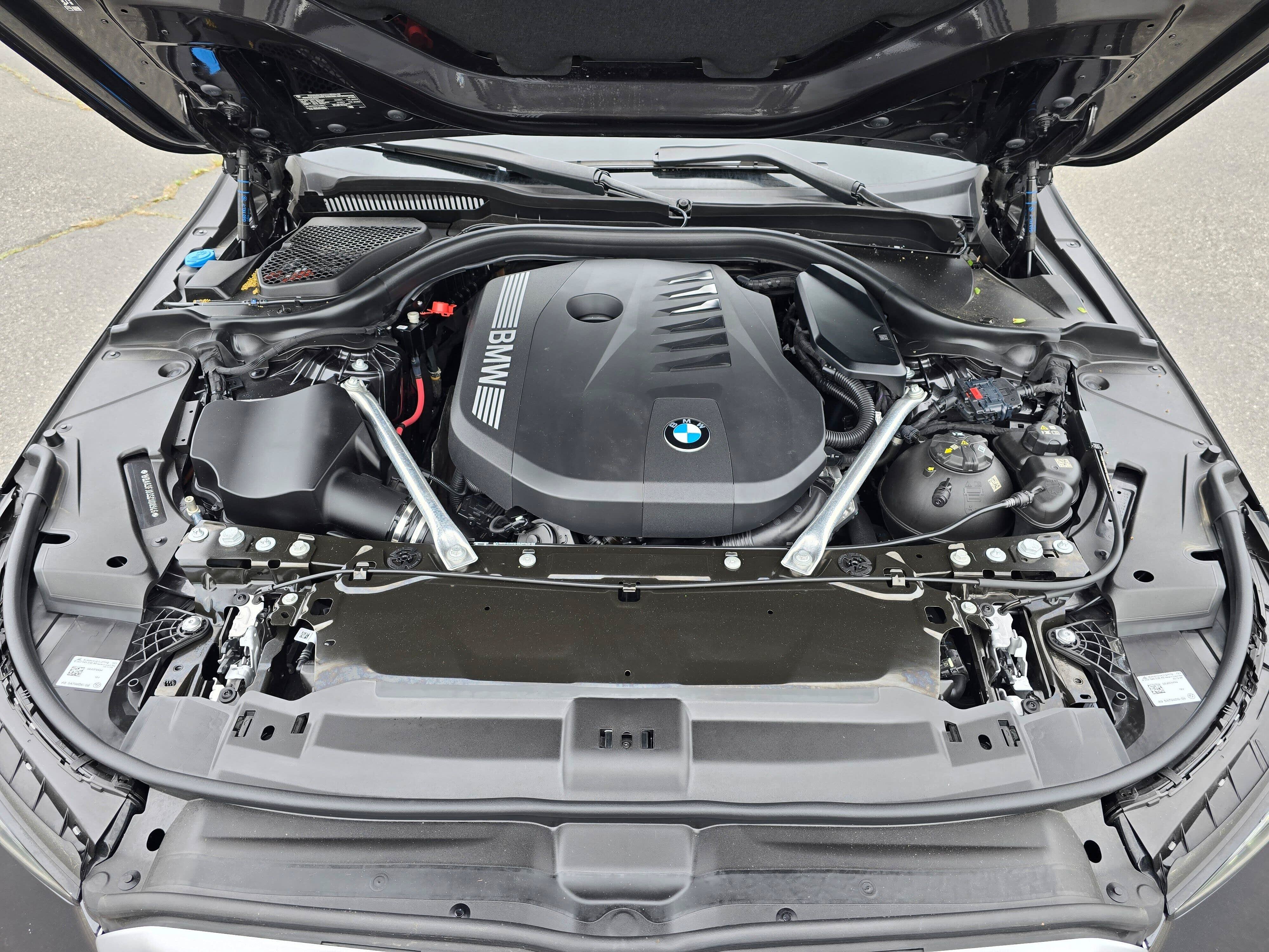 Used 2025 BMW 540i xDrive w/ Premium Package AWD/4WD image 9