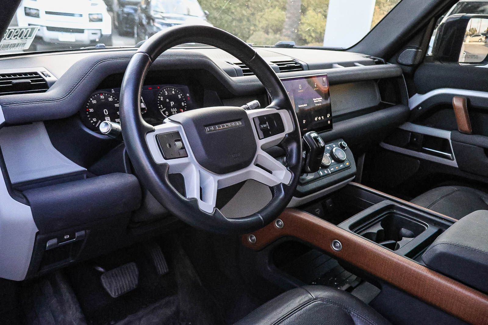 Certified 2025 Land Rover Defender 110 X-Dynamic SE AWD/4WD image 18