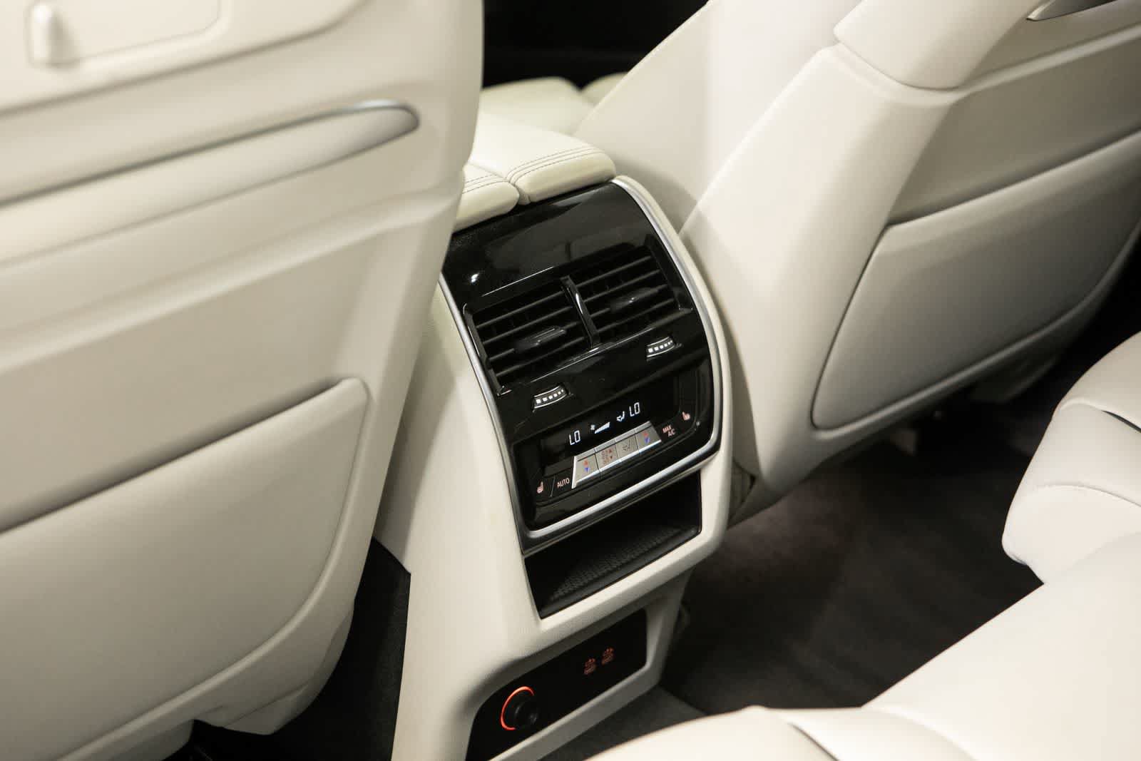 Used 2024 BMW X7 M60i w/ Climate Comfort Package AWD/4WD image 27