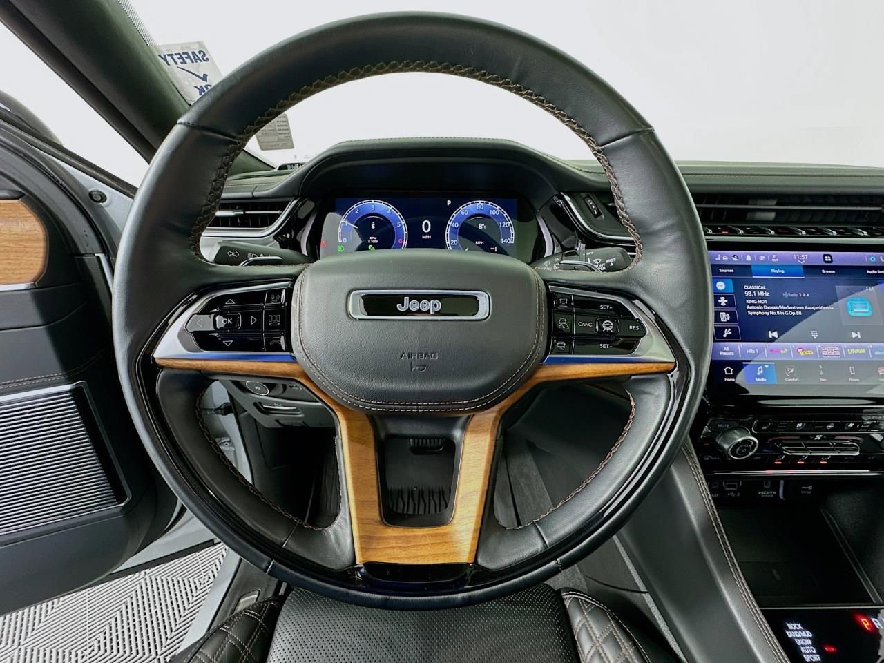 Used 2022 Jeep Grand Cherokee Summit image 11