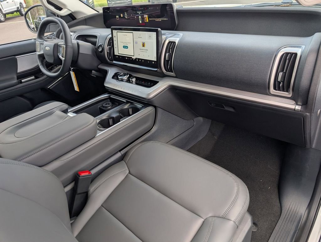 New 2026 Ford Expedition Active image 22