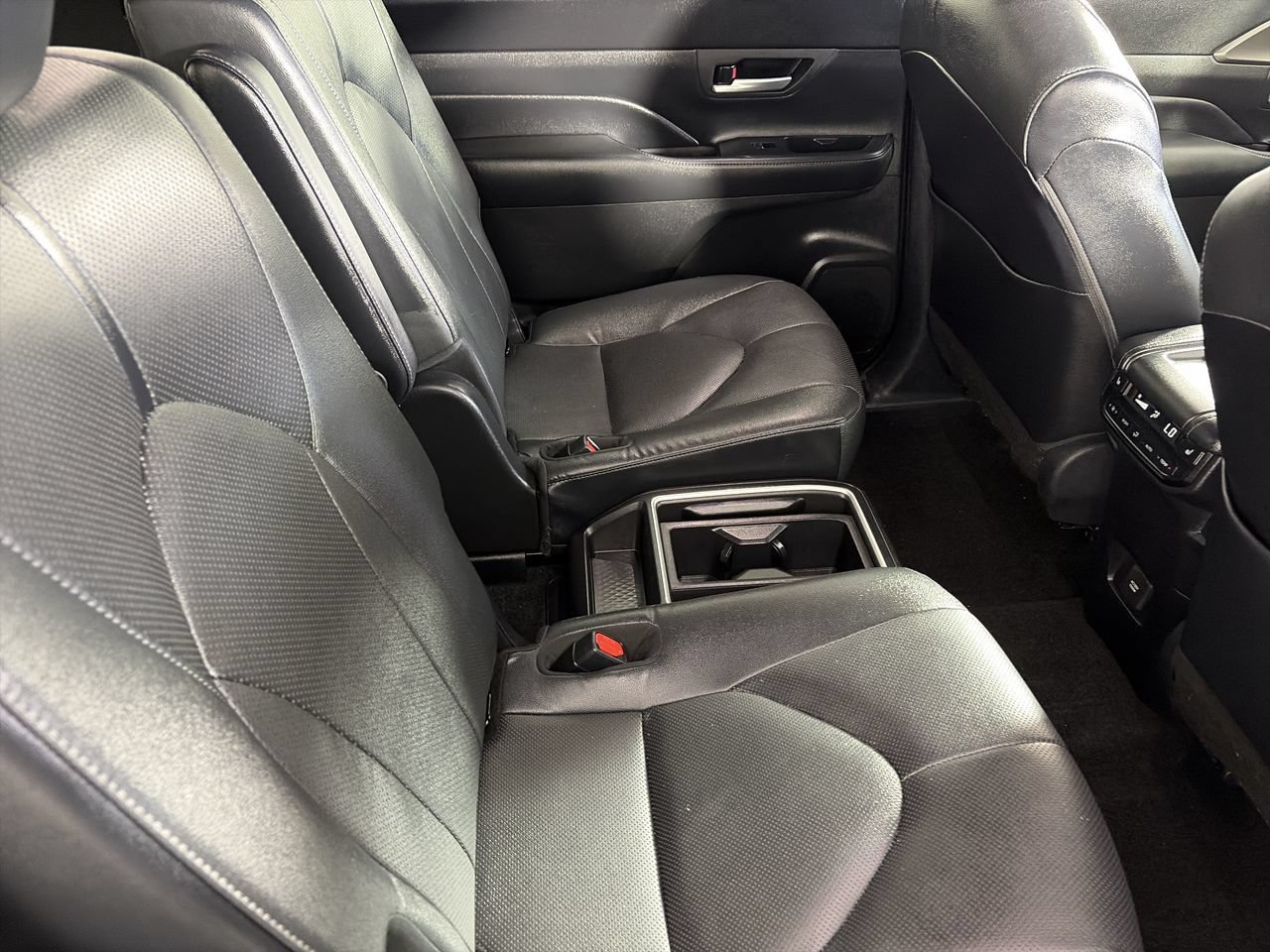 Used 2025 Toyota Grand Highlander AWD Hybrid image 23