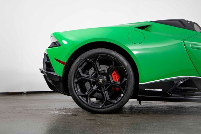 Used 2024 Lamborghini Huracan EVO image 10