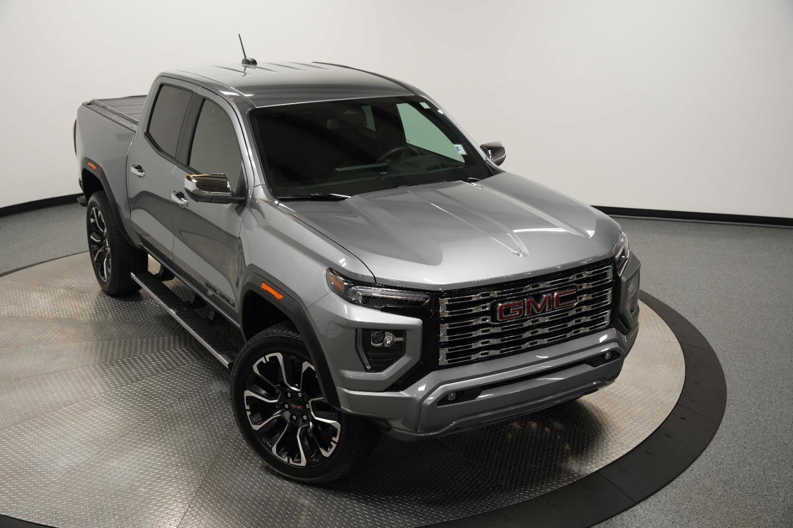 Used 2025 GMC Canyon Denali image 40