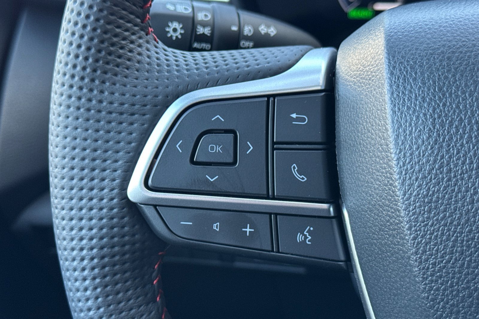 Certified 2025 Toyota Sienna XSE image 32