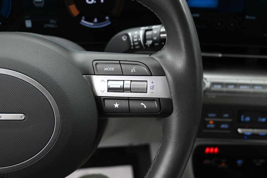 Used 2025 Hyundai Kona SEL AWD/4WD image 12