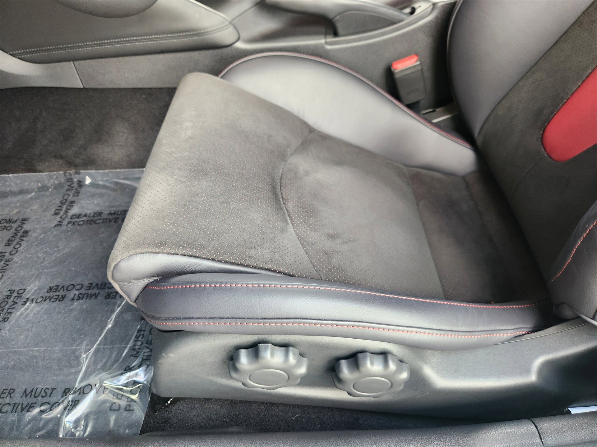 Used 2025 Nissan Z NISMO w/ Floor Mat Package image 26