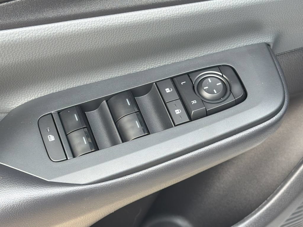 Used 2025 Toyota Prius LE FWD image 17