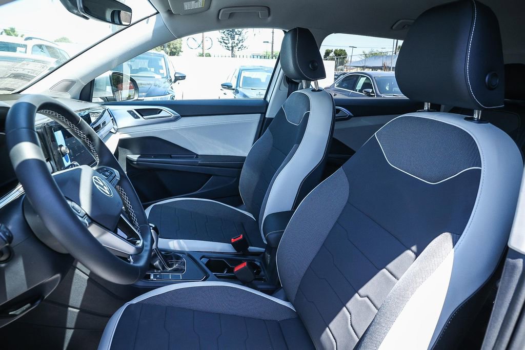 New 2025 Volkswagen Taos SE image 34