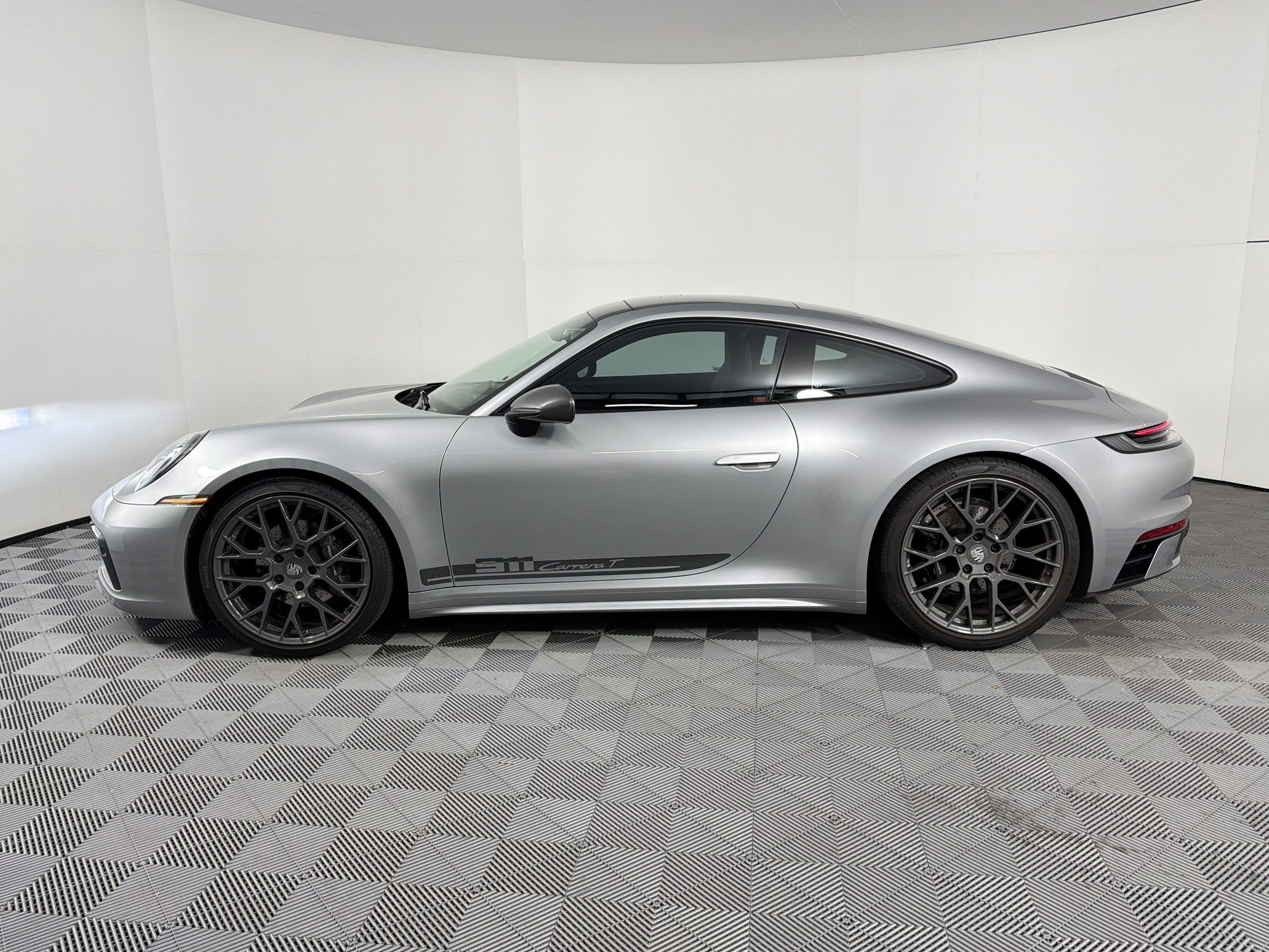 Certified 2024 Porsche 911 Carrera T RWD image 2