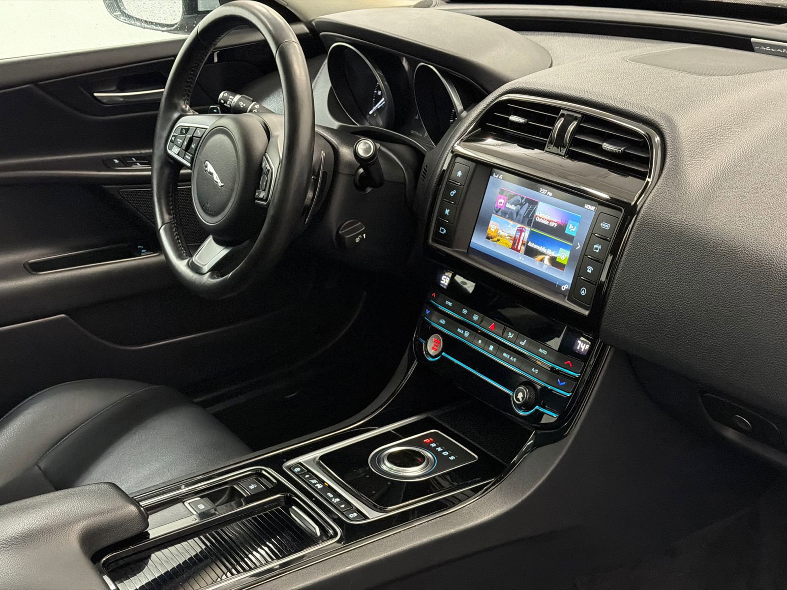 Used 2018 Jaguar XE Premium AWD/4WD image 8