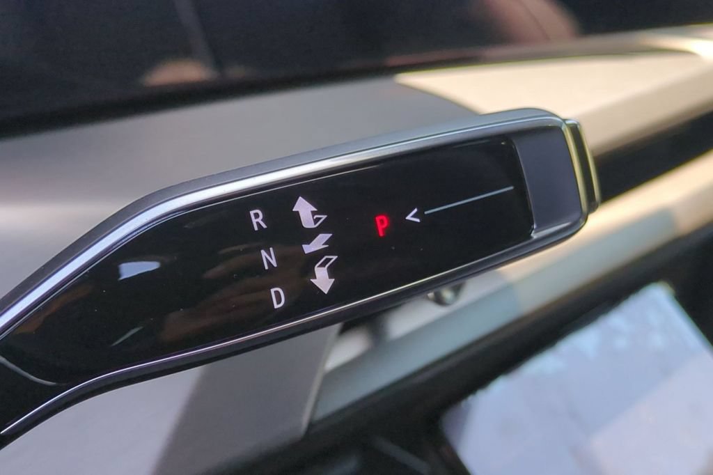 New 2027 Cadillac Vistiq Sport w/ LPO, Floor Liner Package AWD/4WD image 9