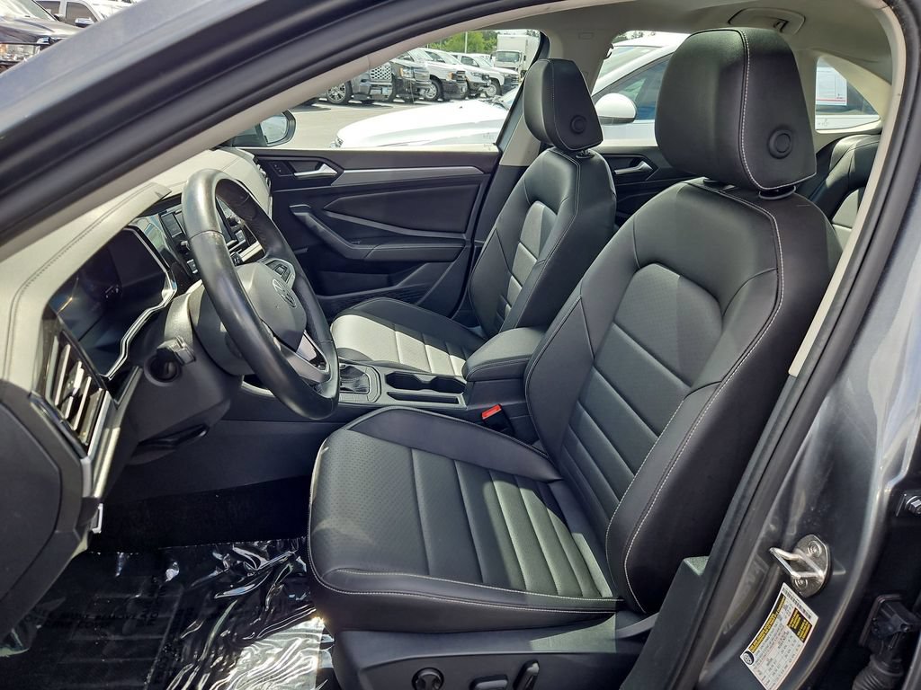 Used 2024 Volkswagen Jetta SE FWD image 21
