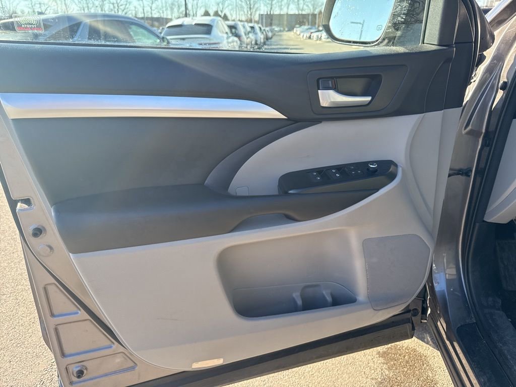 Used 2017 Toyota Highlander XLE image 28