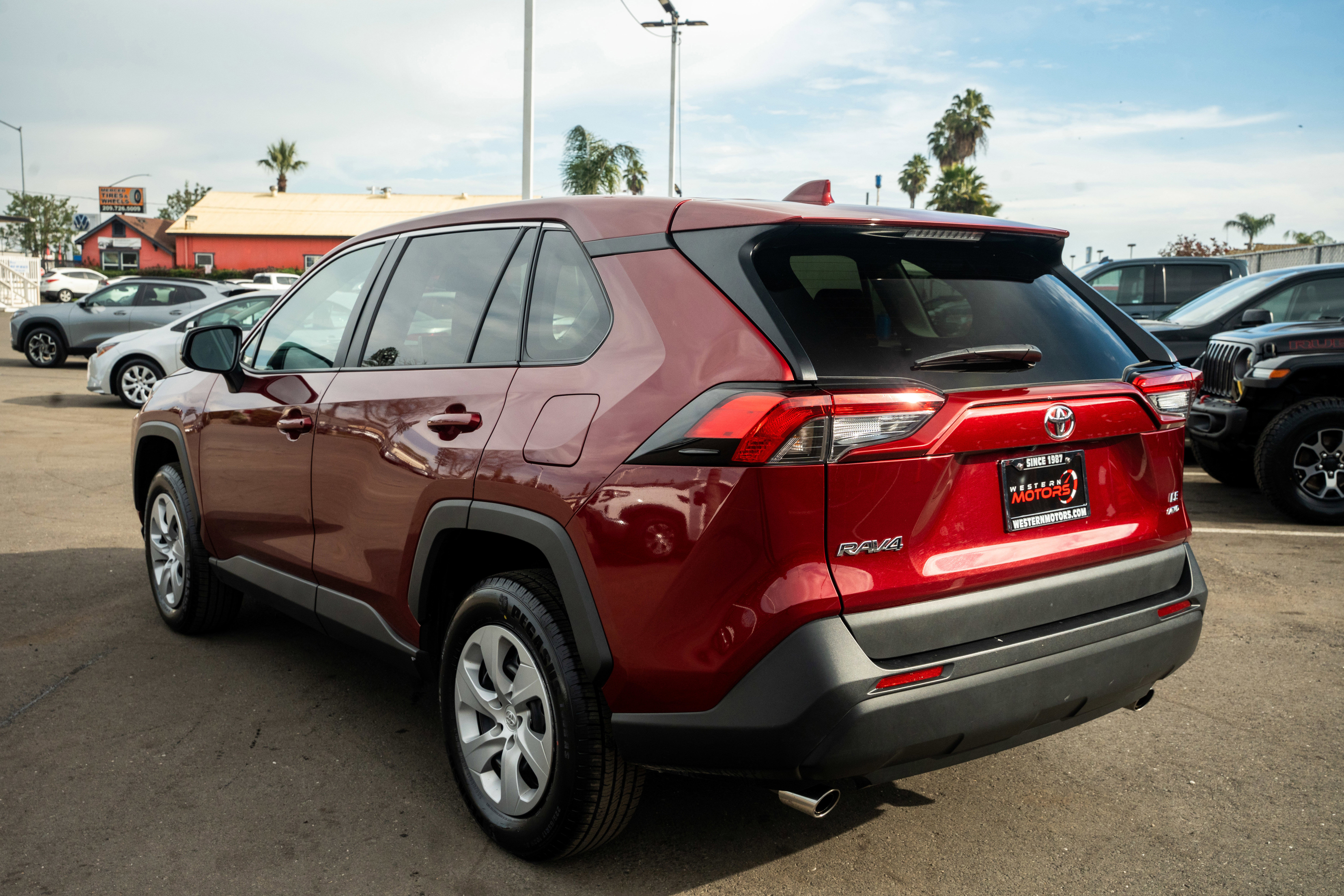 Used 2024 Toyota RAV4 LE image 8
