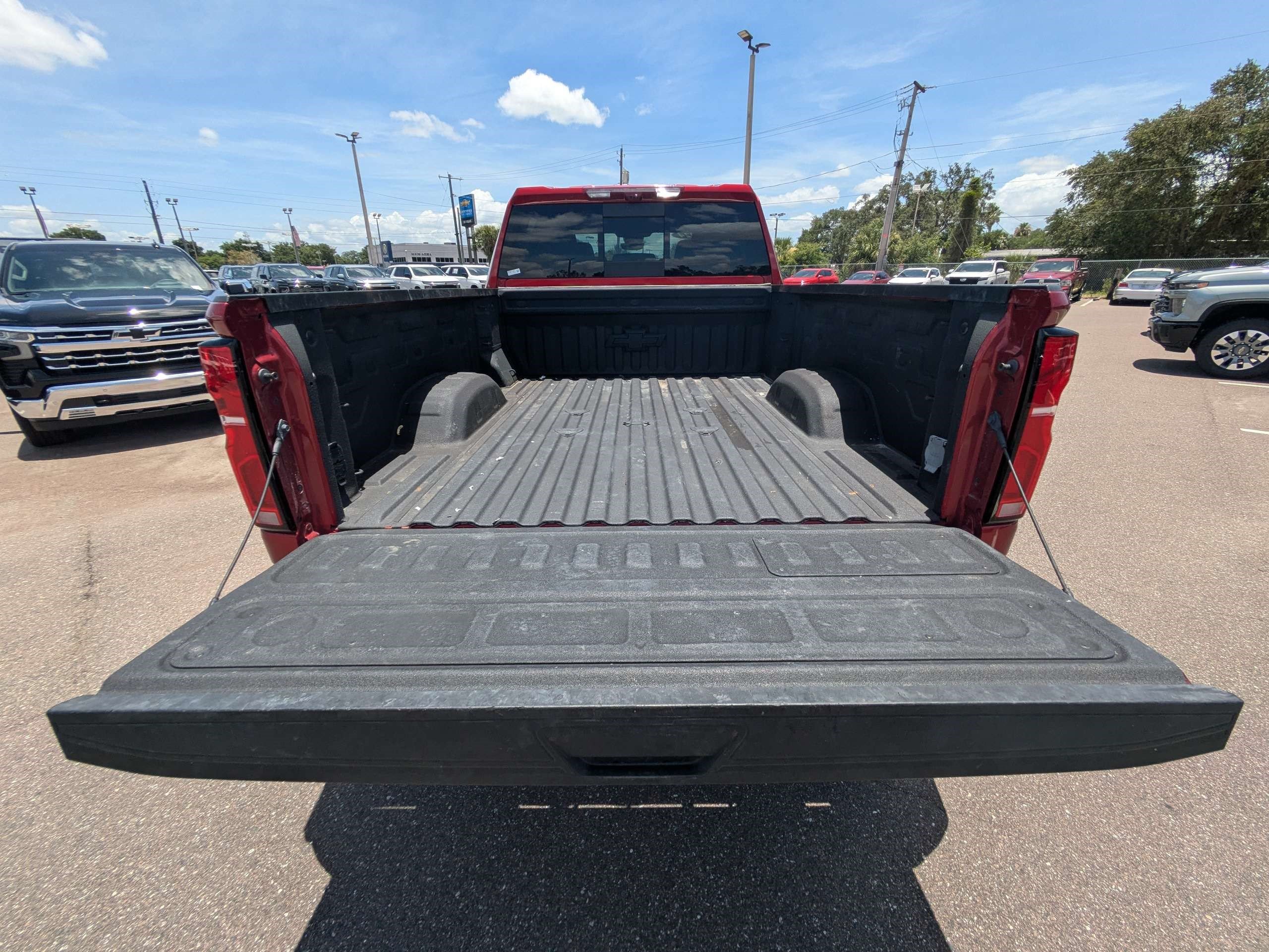 Used 2024 Chevrolet Silverado 2500 LTZ w/ LTZ Premium Package AWD/4WD image 12