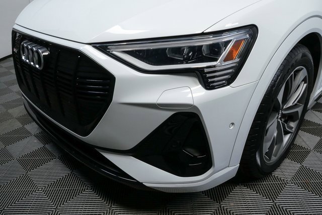 Used 2021 Audi e-tron Premium Plus w/ Premium Plus Package image 36