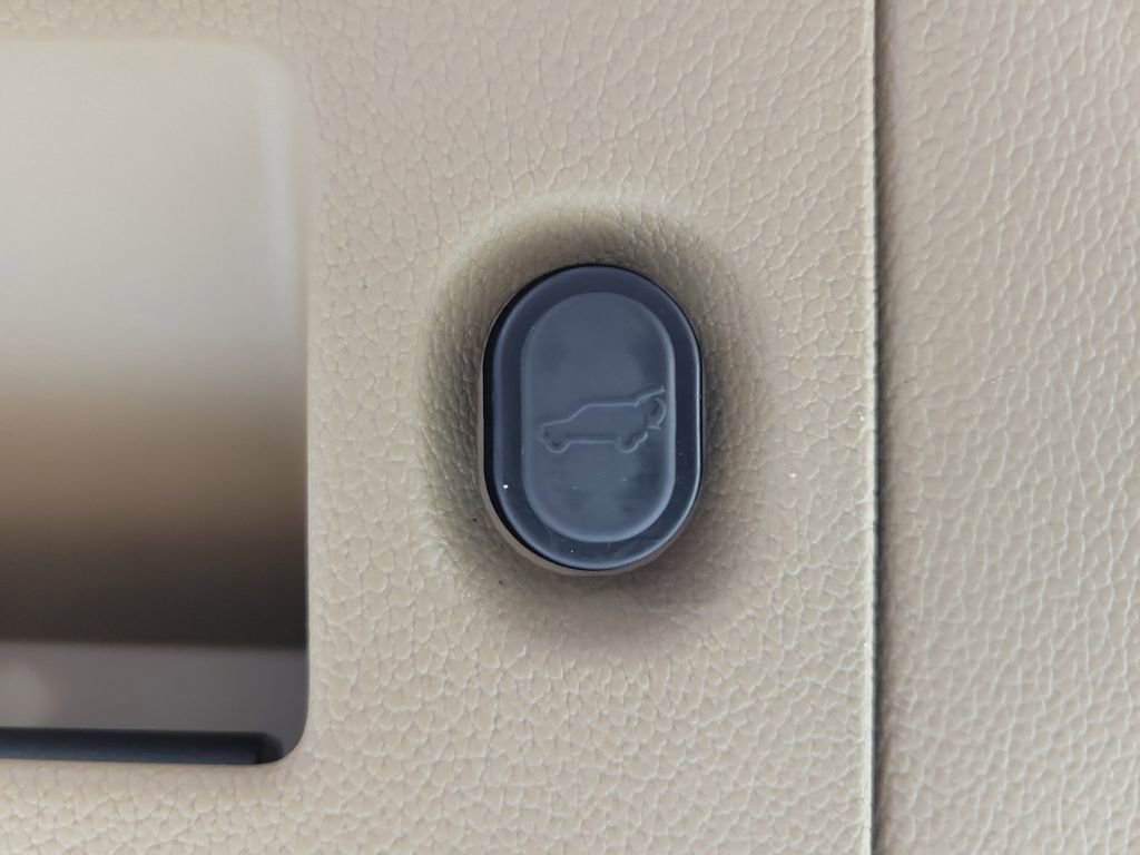 Used 2019 Cadillac Escalade ESV Platinum AWD/4WD image 8