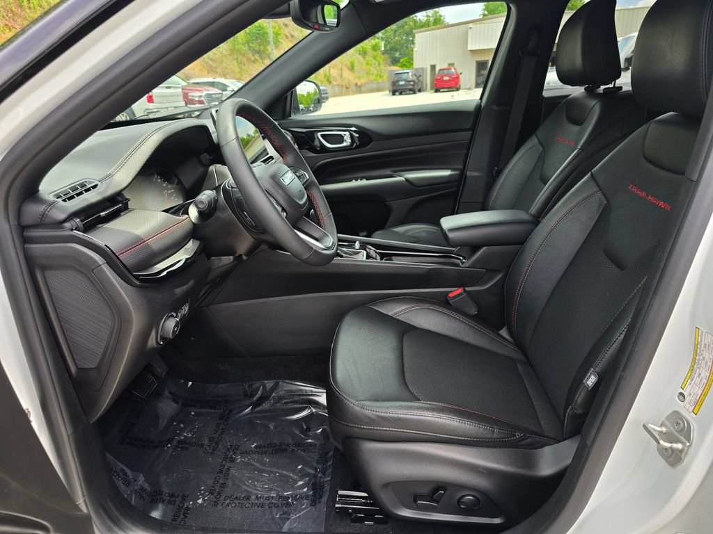Used 2024 Jeep Compass Trailhawk w/ Trailhawk Convenience Group AWD/4WD image 4