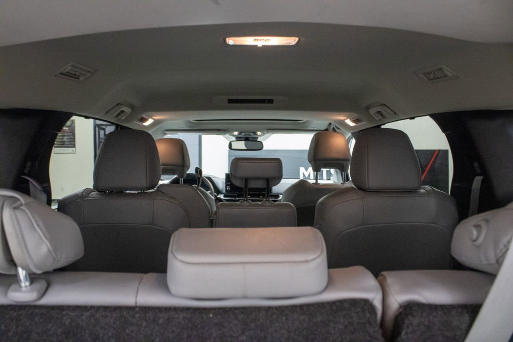 Used 2025 Toyota Sienna XLE image 26