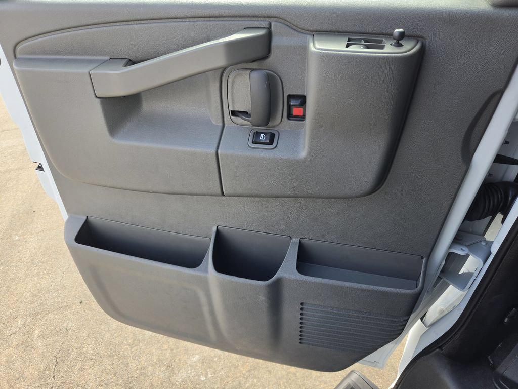 Used 2025 GMC Savana 3500 LT w/ LT Preferred Equipment Group RWD image 23