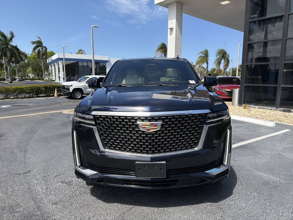 Used 2024 Cadillac Escalade Premium Luxury AWD/4WD image 3