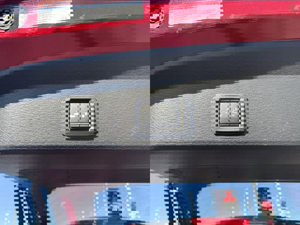 New 2025 Mitsubishi Outlander SE image 49