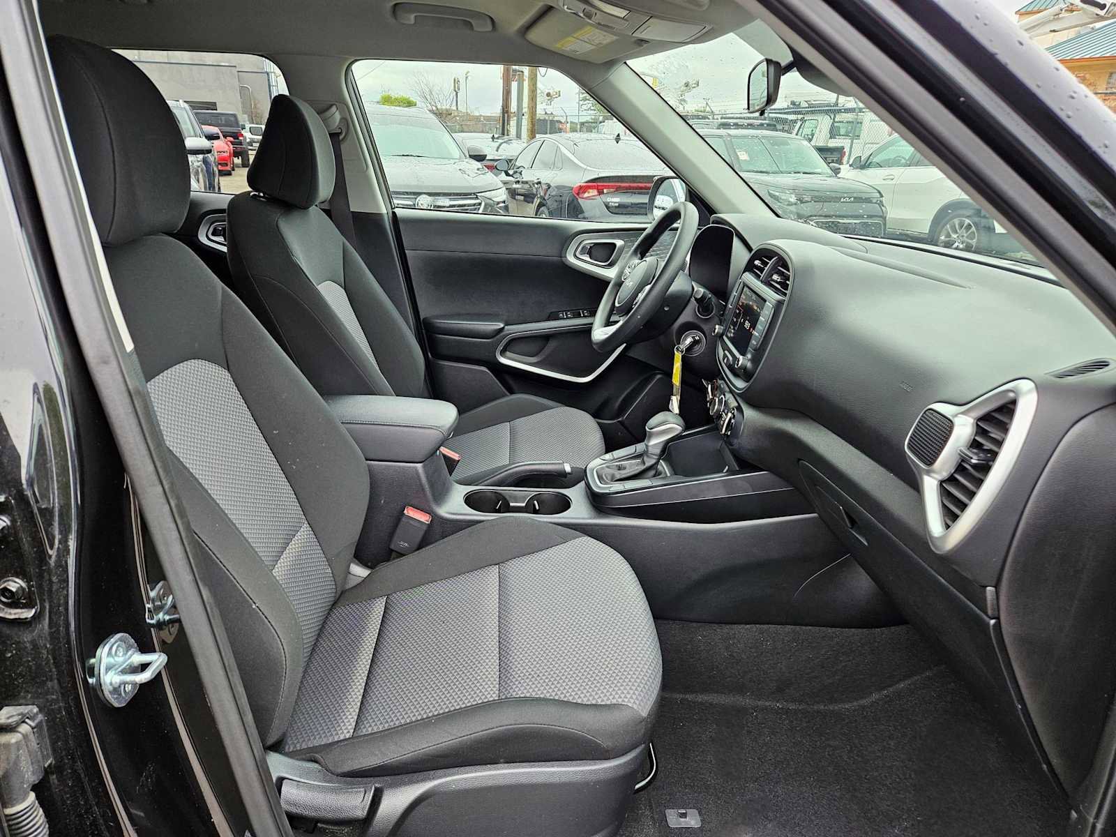 Certified 2025 Kia Soul LX w/ LX Technology Package FWD image 20