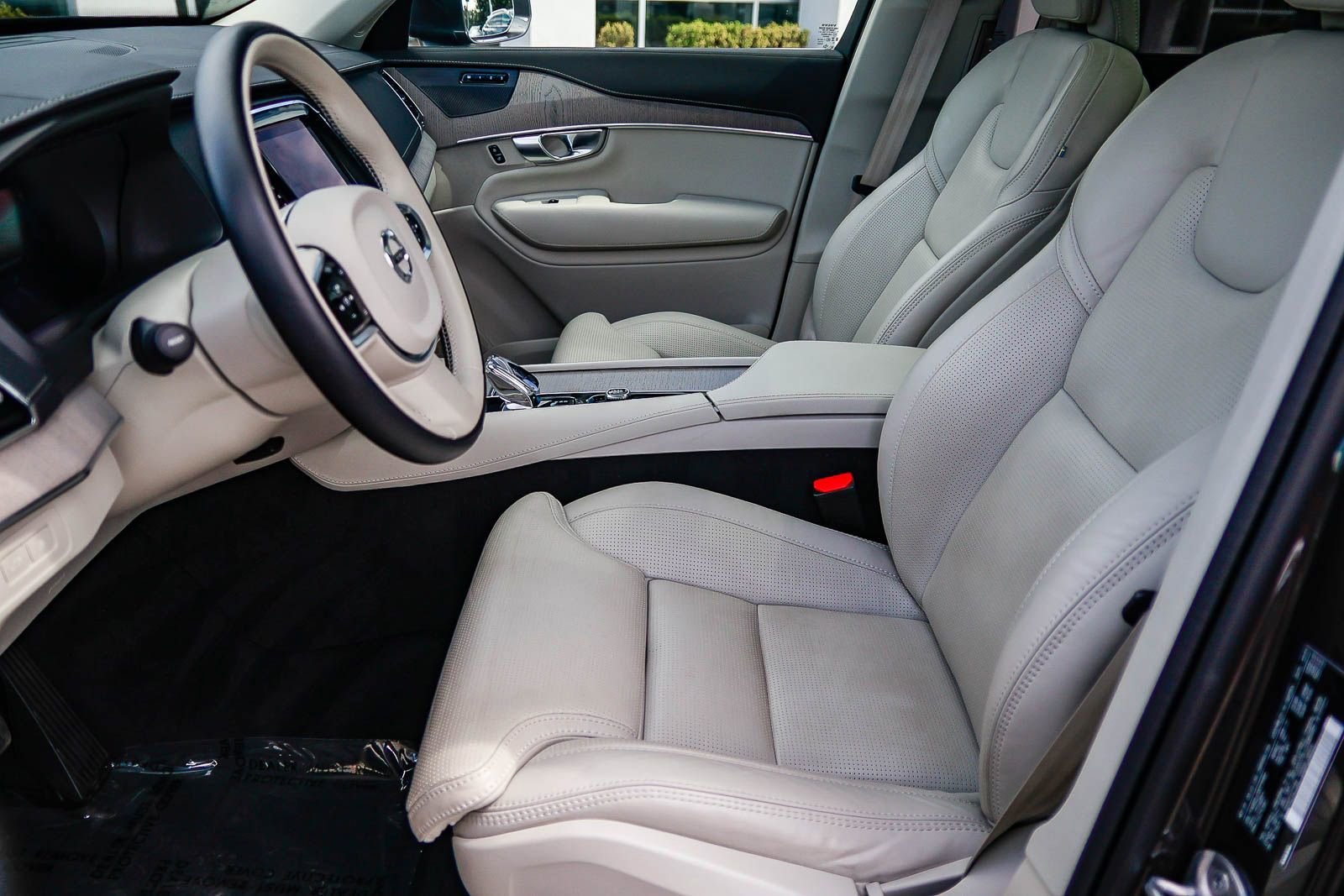 Used 2024 Volvo XC90 T8 Ultimate w/ Protection Package Premier image 21