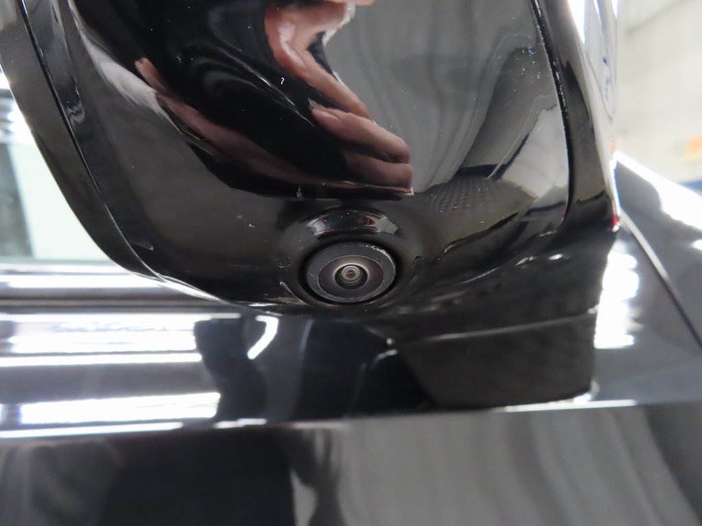 Used 2025 Chevrolet Suburban Z71 image 55