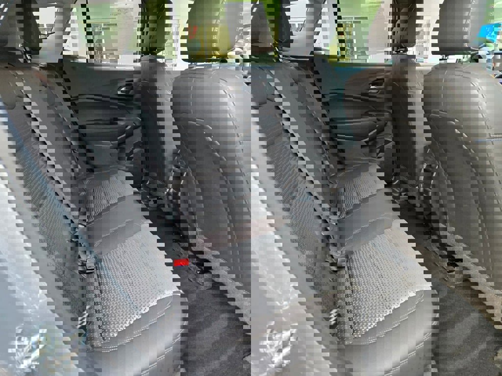 Certified 2025 Chevrolet Trax LT w/ LT Convenience Package image 9