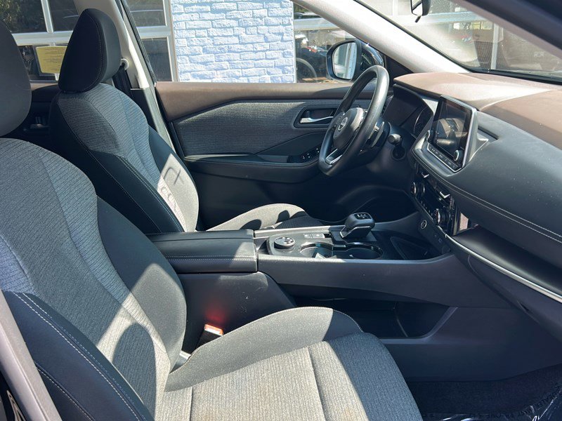 Used 2022 Nissan Rogue SV image 9