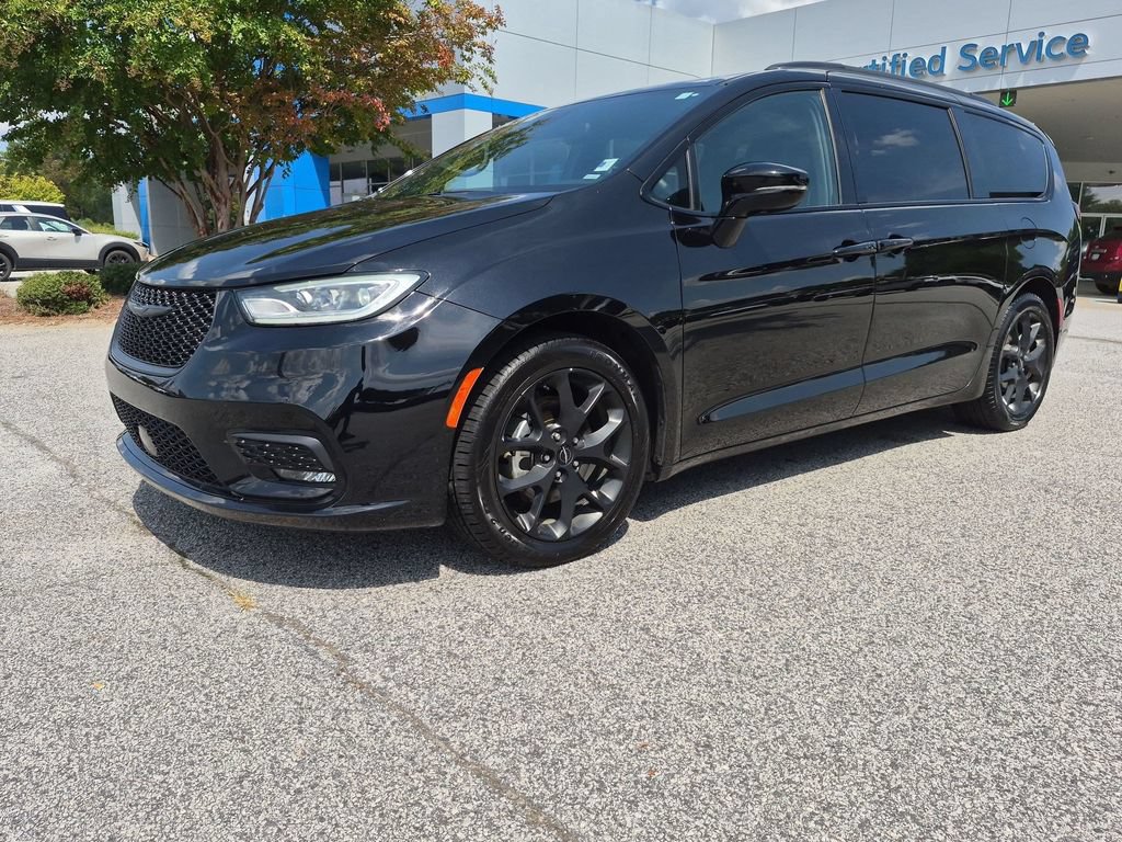 Used 2025 Chrysler Pacifica Limited FWD image 7