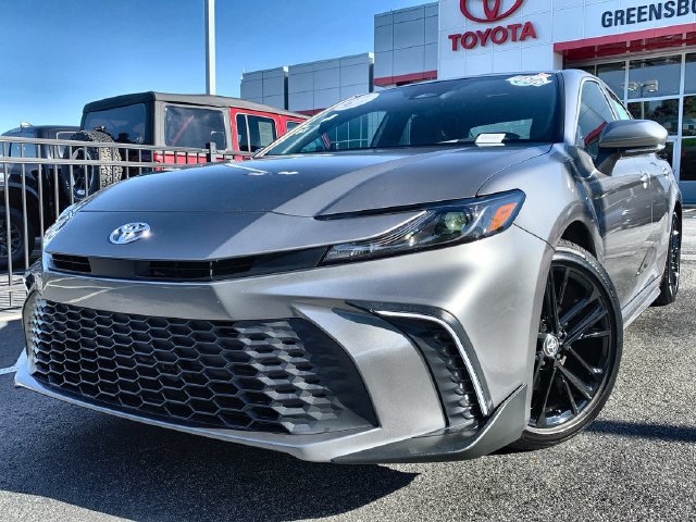 Used 2026 Toyota Camry SE FWD image 1