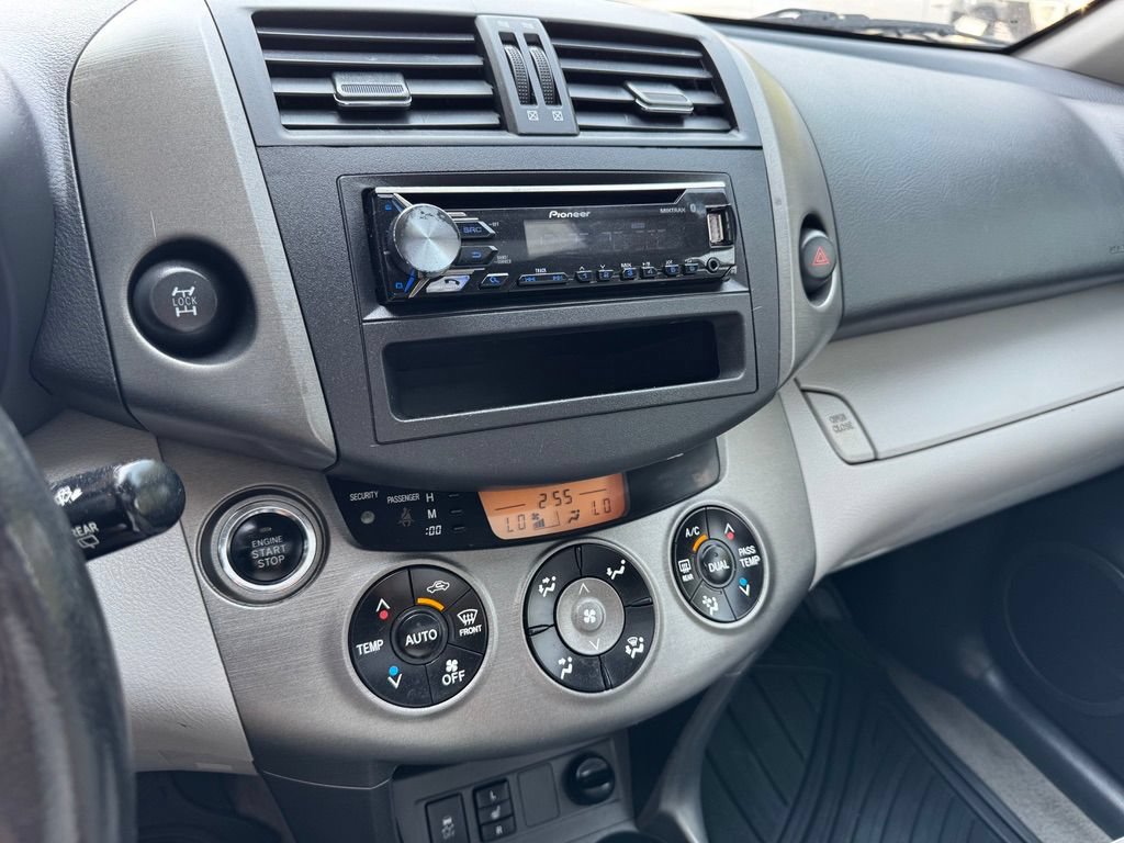 Used 2011 Toyota RAV4 Limited AWD/4WD image 25