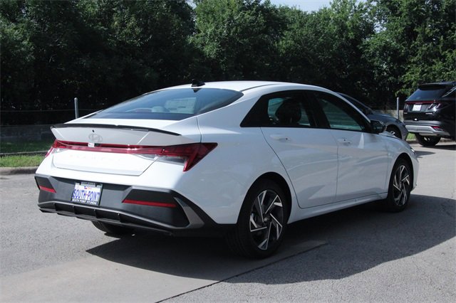 Certified 2025 Hyundai Elantra SEL image 4