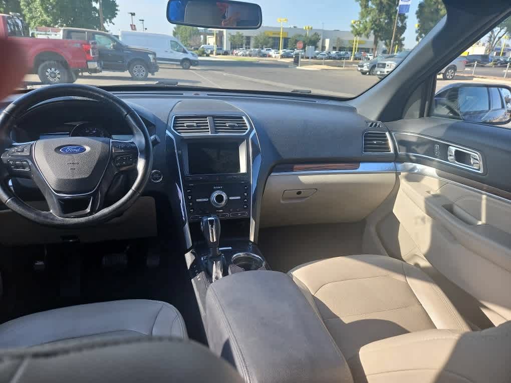 Used 2019 Ford Explorer Limited w/ Class III Trailer Tow Package FWD image 11
