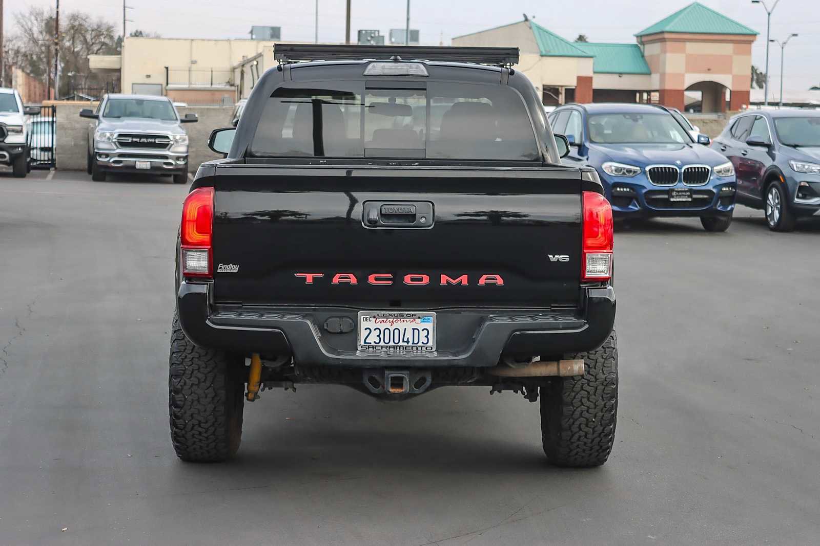 Used 2017 Toyota Tacoma TRD Sport image 3